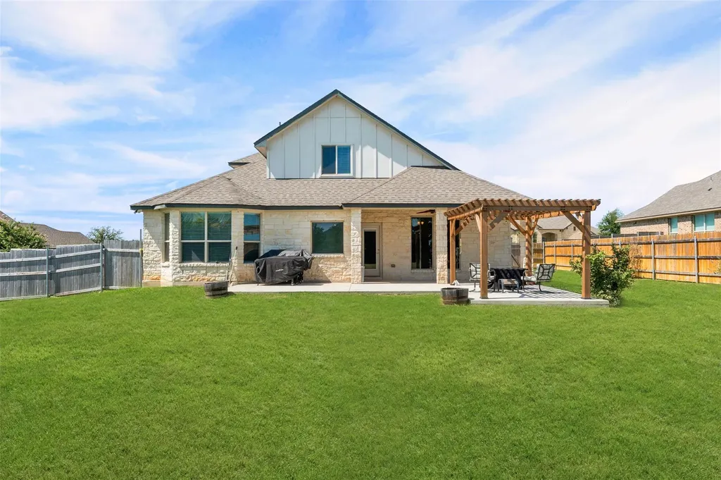 1527 Mountain Crest Cove Salado TX 76571