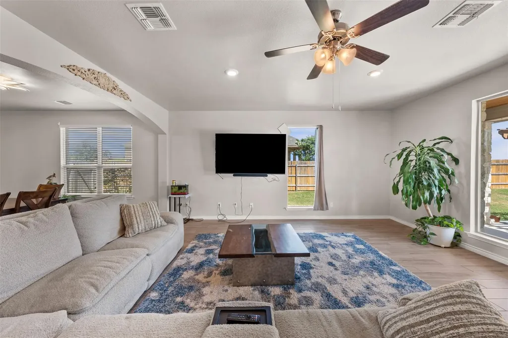 1527 Mountain Crest Cove Salado TX 76571