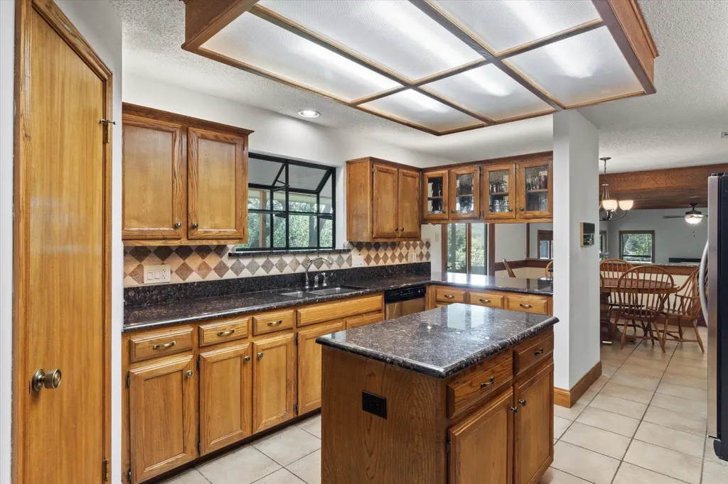 10806 Wintergreen Hill Austin TX 78750