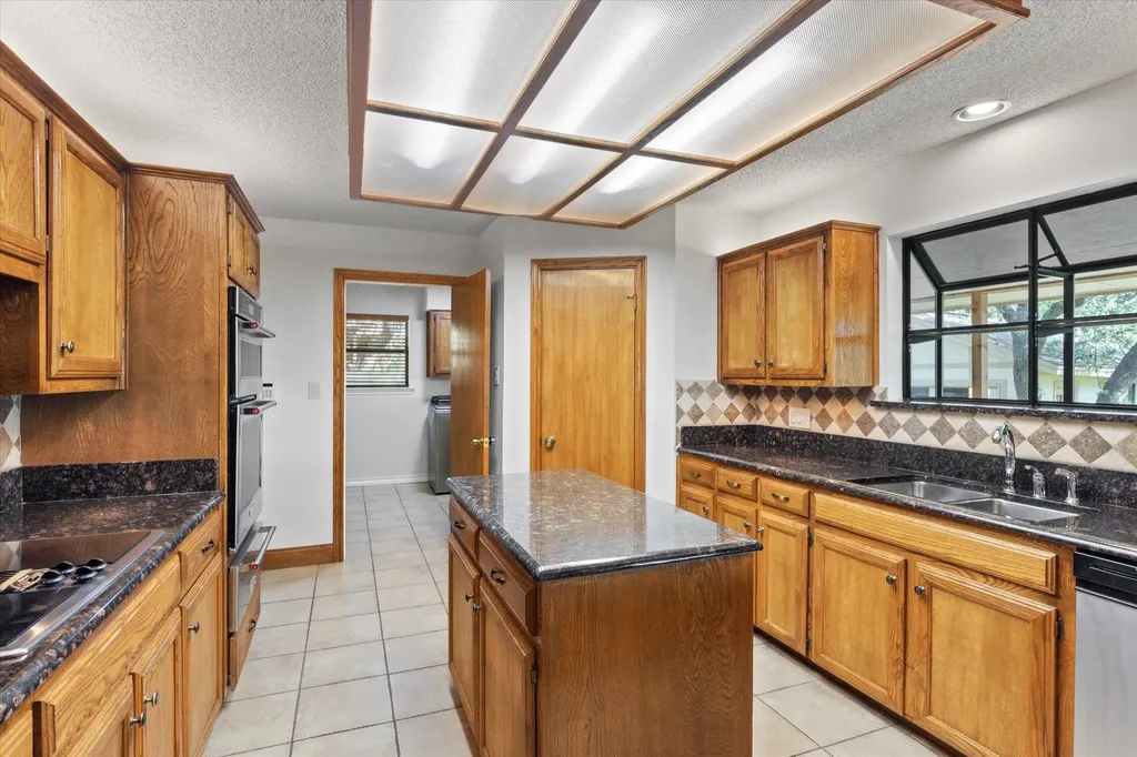 10806 Wintergreen Hill Austin TX 78750