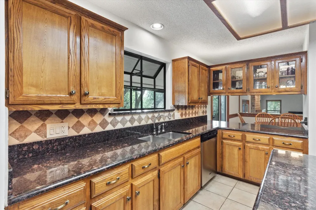 10806 Wintergreen Hill Austin TX 78750