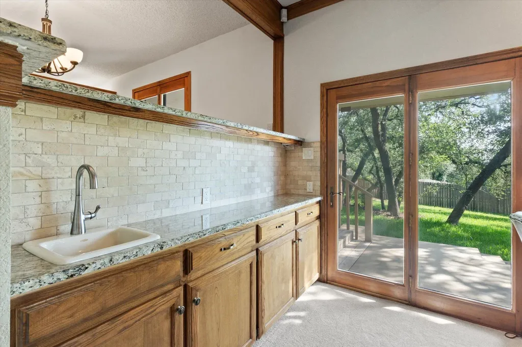 10806 Wintergreen Hill Austin TX 78750
