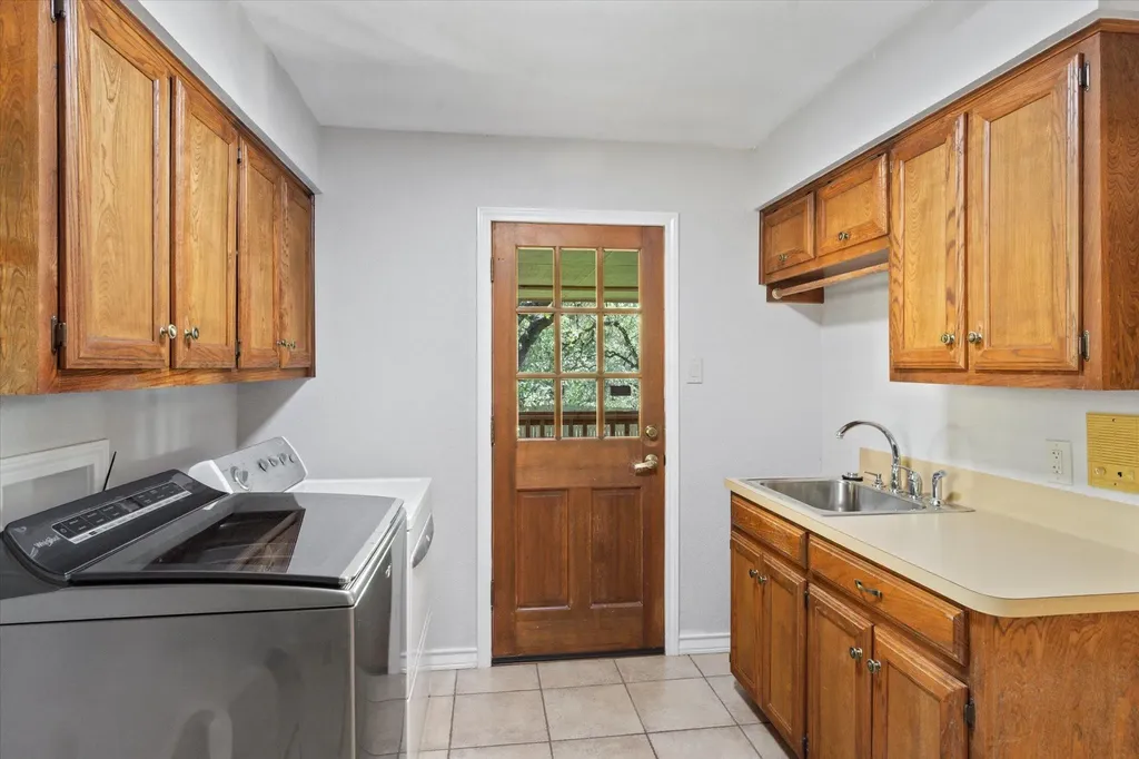 10806 Wintergreen Hill Austin TX 78750