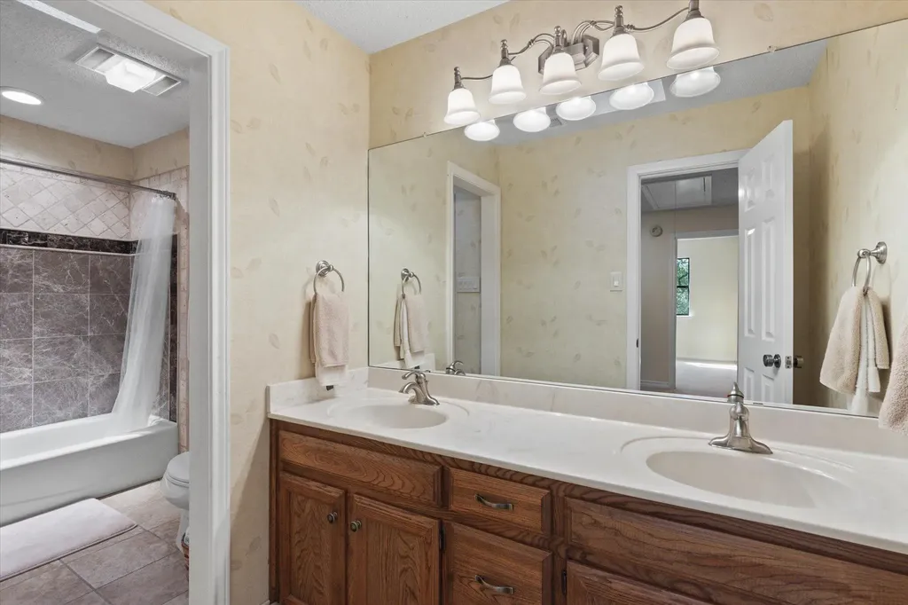 10806 Wintergreen Hill Austin TX 78750