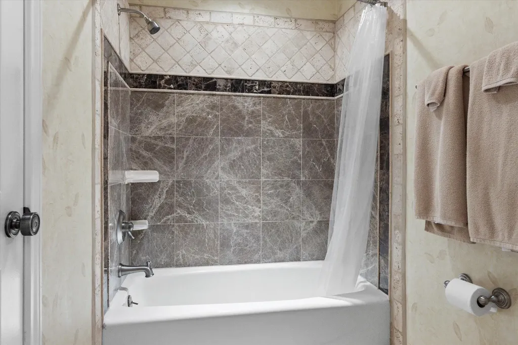 10806 Wintergreen Hill Austin TX 78750