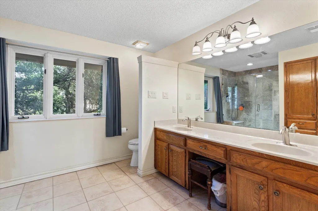 10806 Wintergreen Hill Austin TX 78750