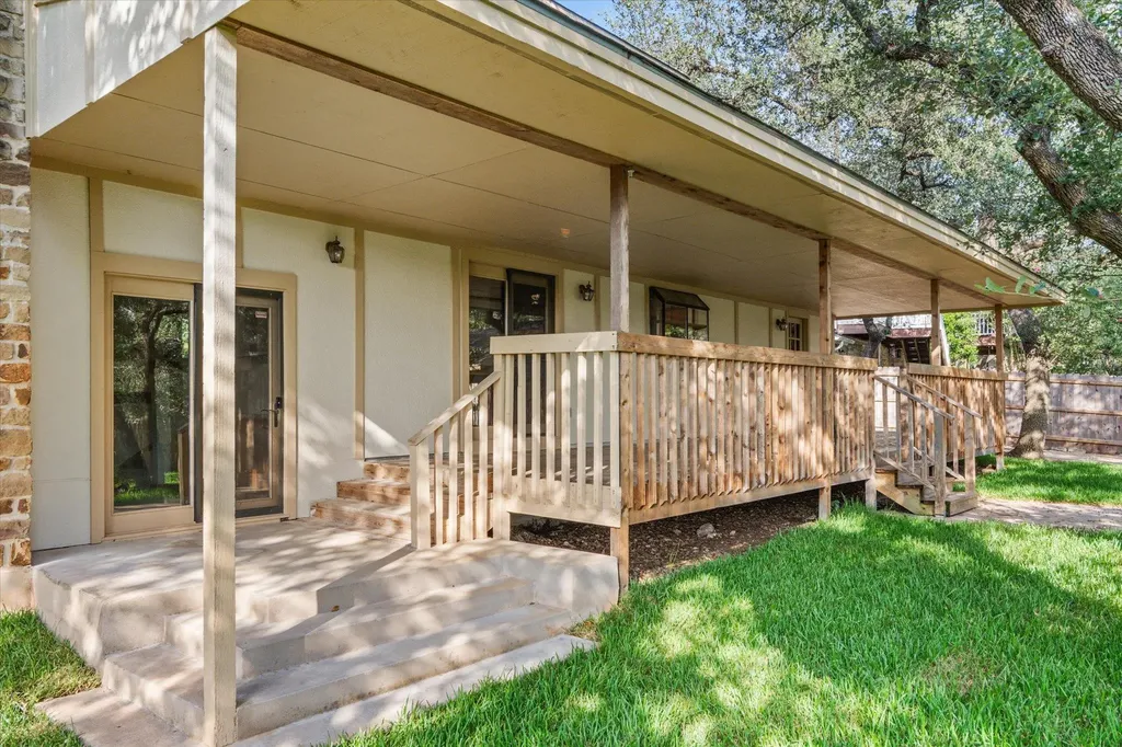10806 Wintergreen Hill Austin TX 78750