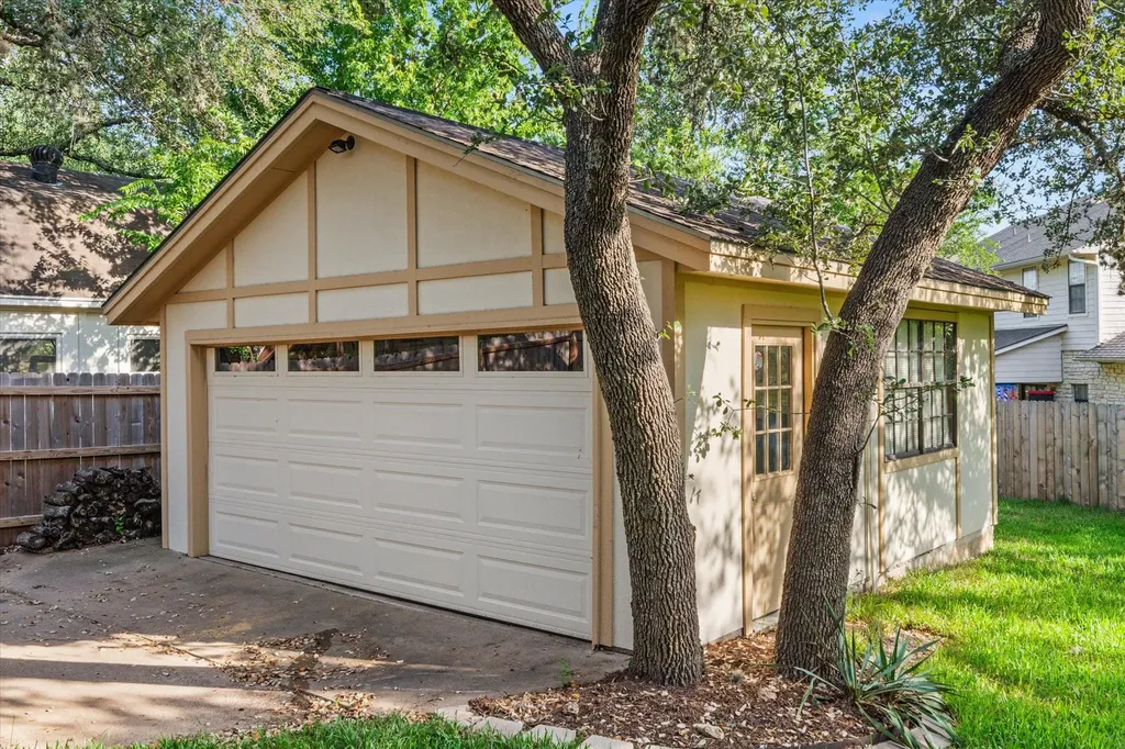 10806 Wintergreen Hill Austin TX 78750