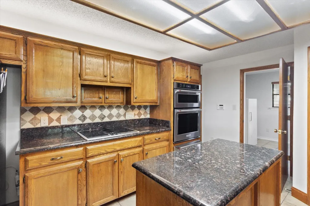 10806 Wintergreen Hill Austin TX 78750
