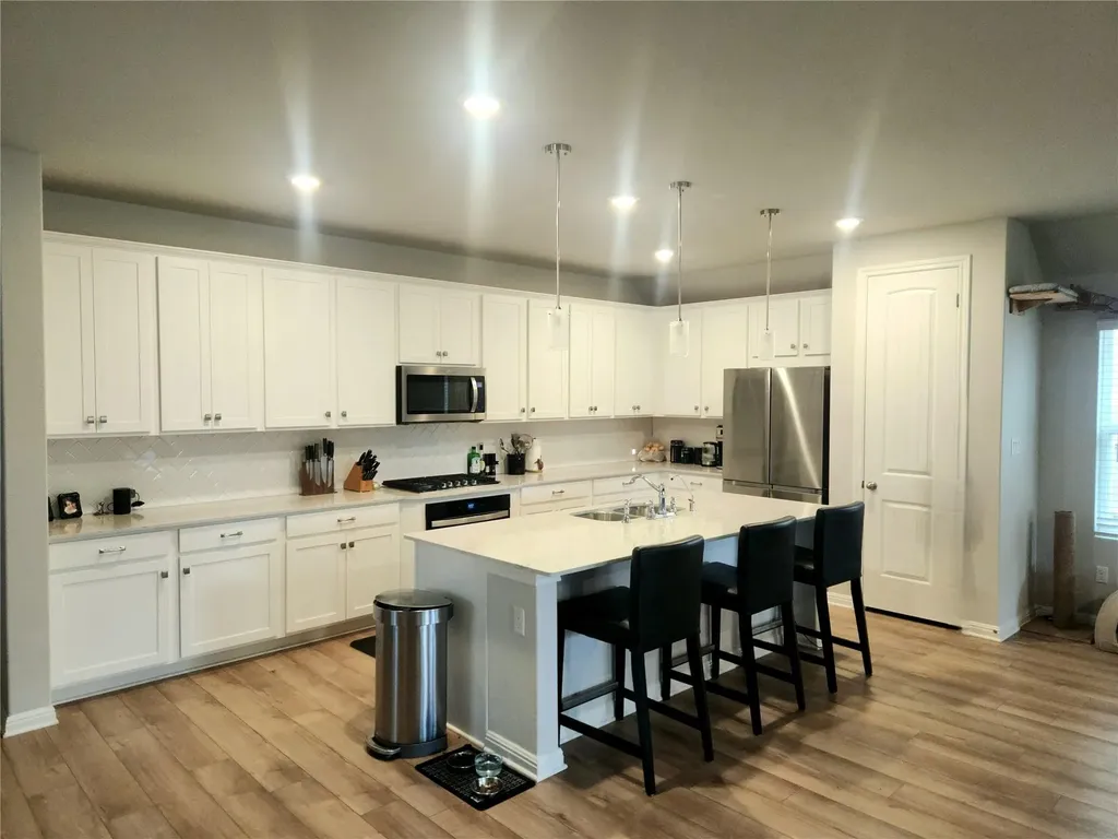 180 Golden Gate Lane Kyle TX 78640