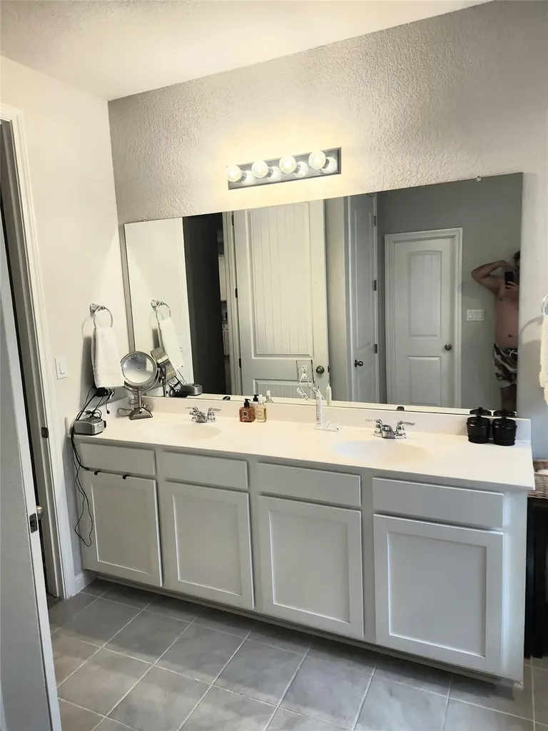 180 Golden Gate Lane Kyle TX 78640