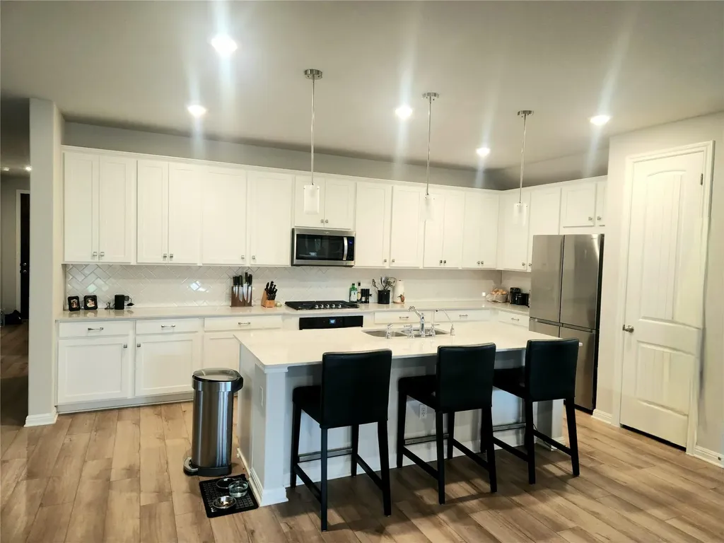 180 Golden Gate Lane Kyle TX 78640