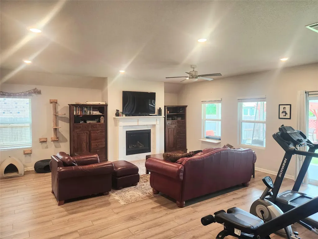 180 Golden Gate Lane Kyle TX 78640