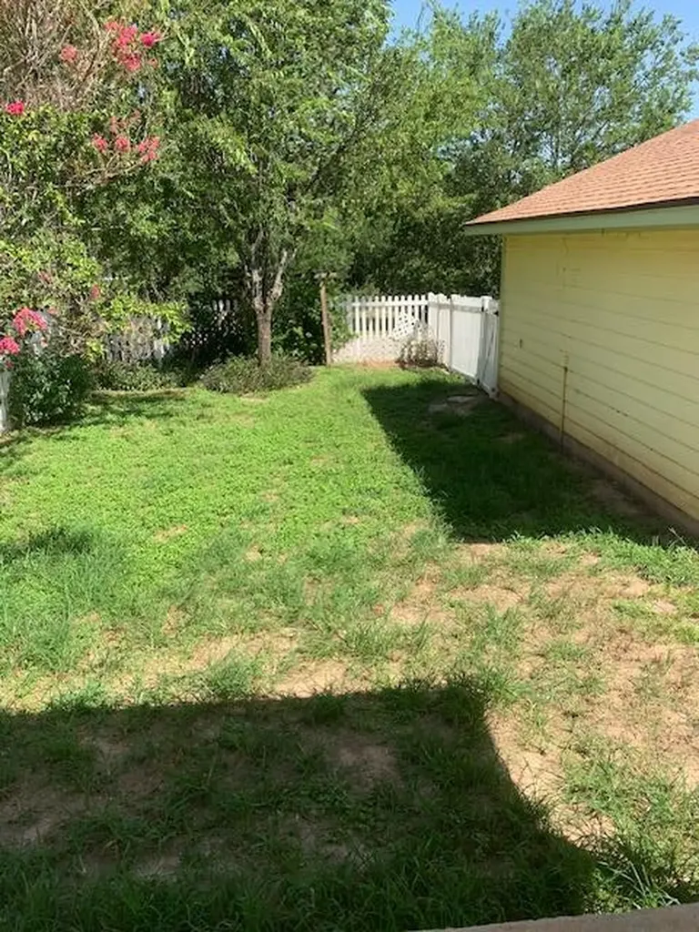 198 Hogan Kyle TX 78640