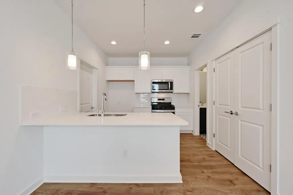 458 Orleanian Drive Buda TX 78610