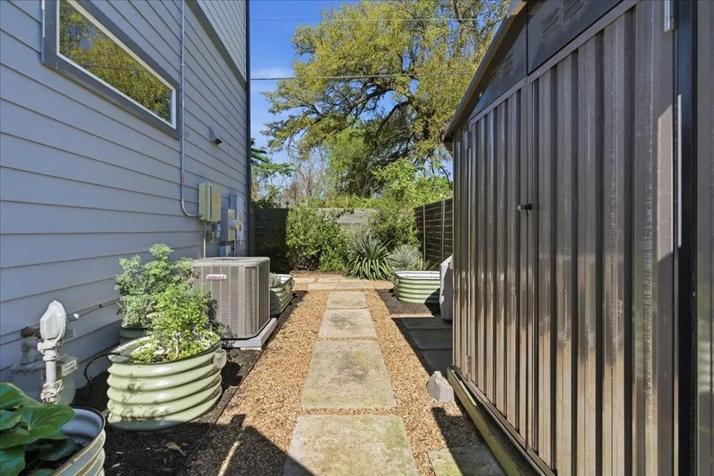 706 Short Kemp Street Austin TX 78741