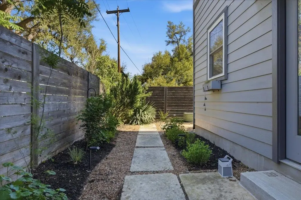 706 Short Kemp Street Austin TX 78741
