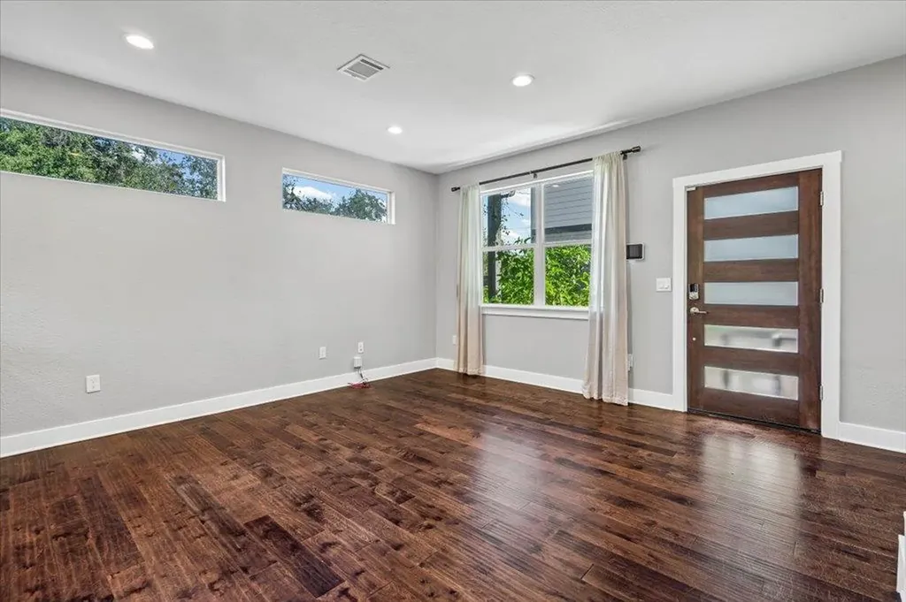 706 Short Kemp Street Austin TX 78741