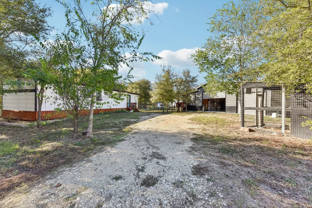 1777 Fox Lane Lockhart TX 78644