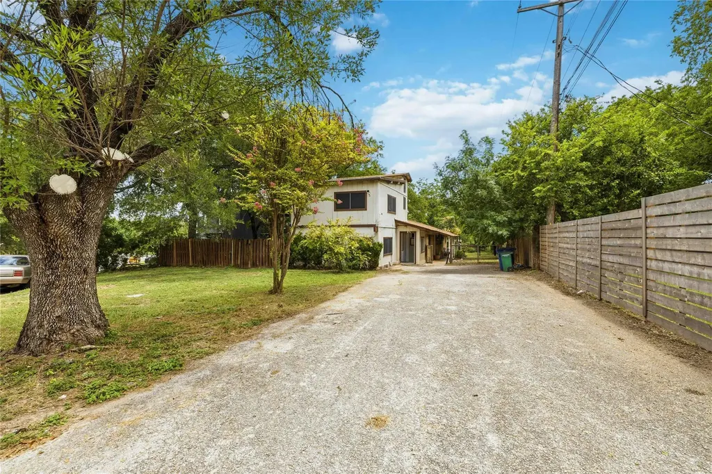 3305 Dolphin Drive Austin TX 78704