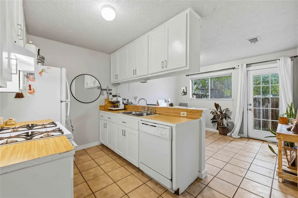 3305 Dolphin Drive Austin TX 78704