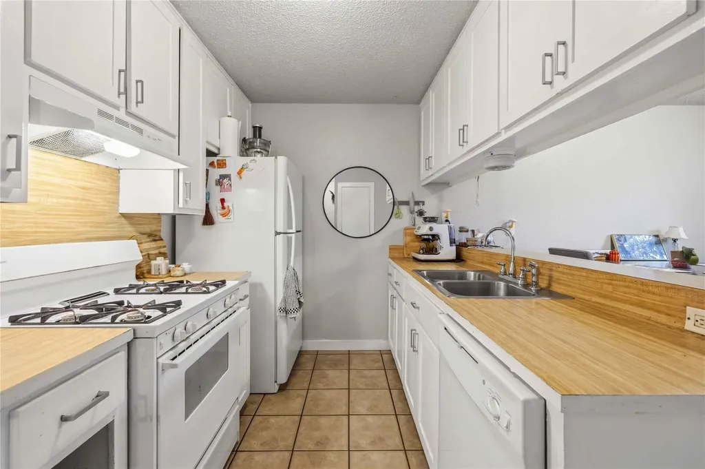 3305 Dolphin Drive Austin TX 78704