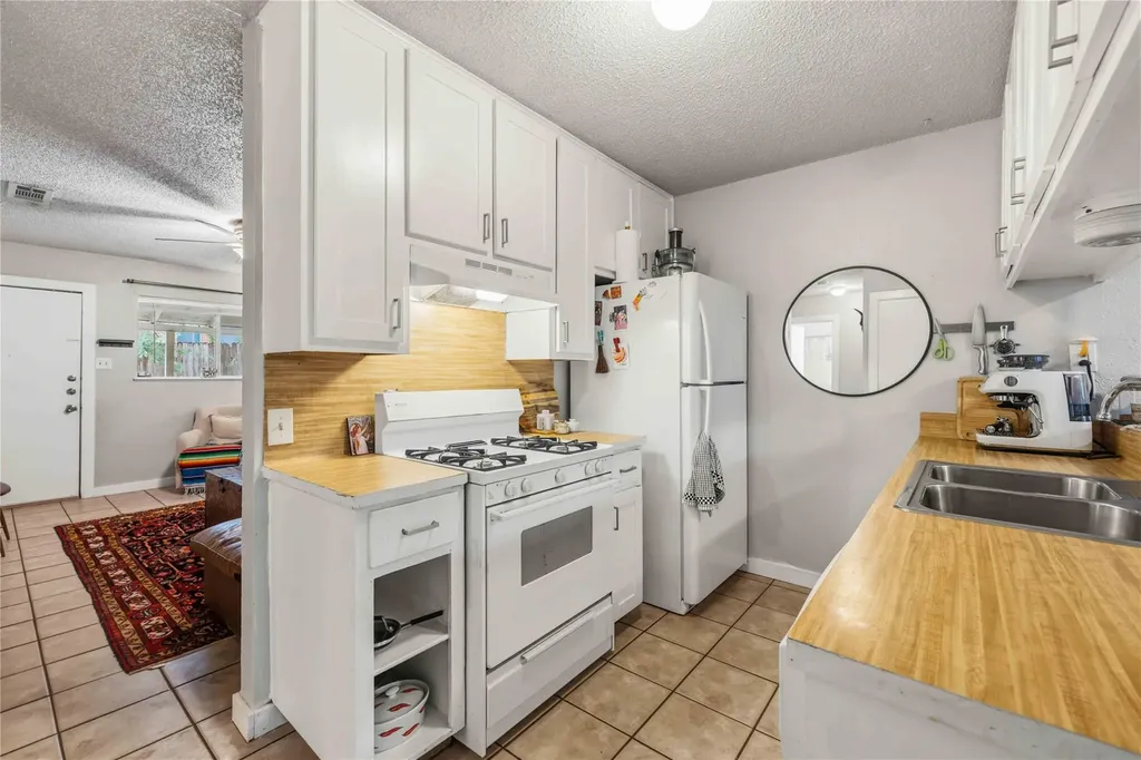 3305 Dolphin Drive Austin TX 78704