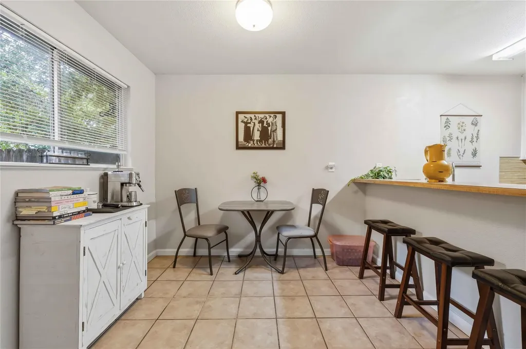 3305 Dolphin Drive Austin TX 78704