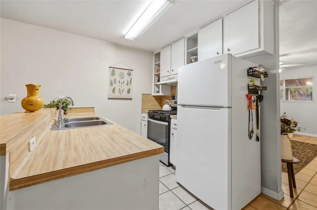 3305 Dolphin Drive Austin TX 78704
