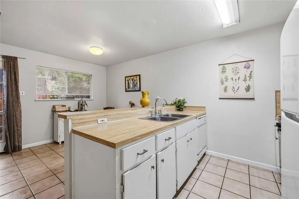 3305 Dolphin Drive Austin TX 78704