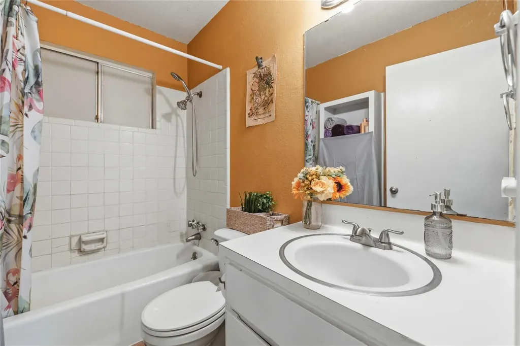 3305 Dolphin Drive Austin TX 78704