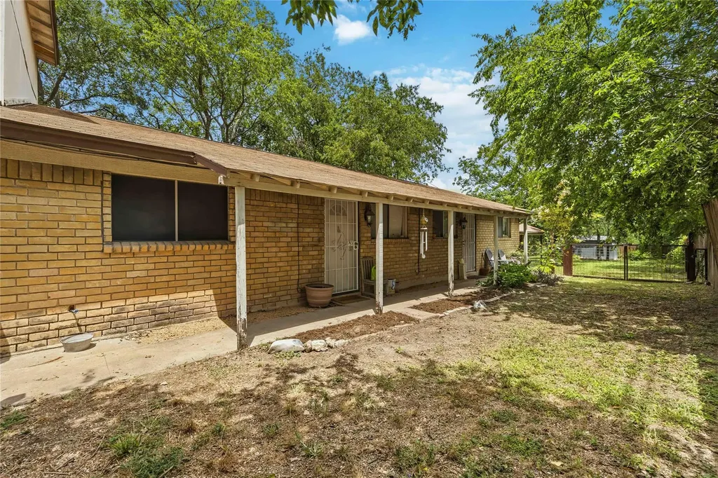 3305 Dolphin Drive Austin TX 78704