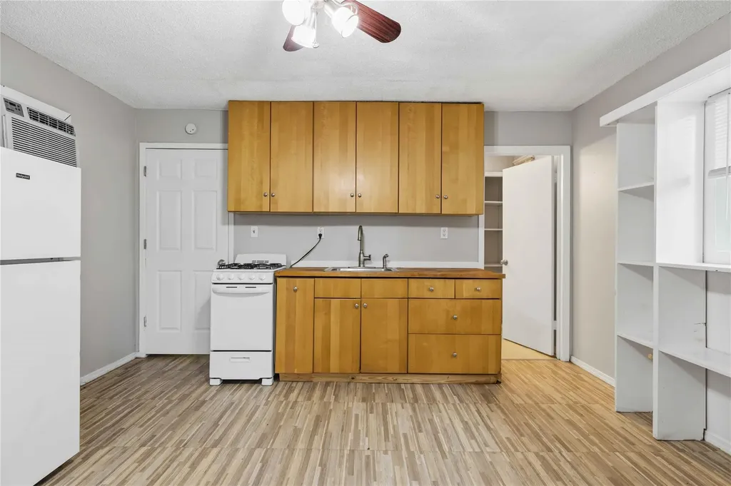 3305 Dolphin Drive Austin TX 78704