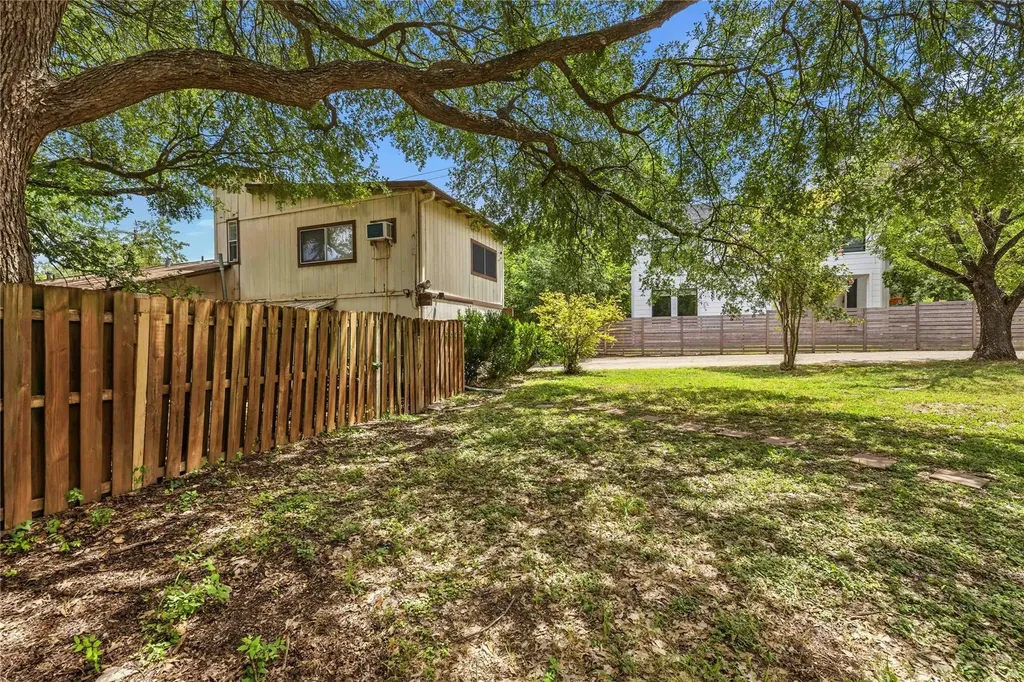 3305 Dolphin Drive Austin TX 78704