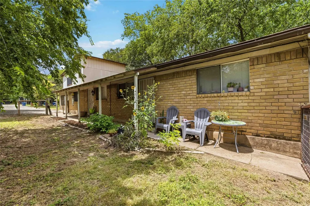 3305 Dolphin Drive Austin TX 78704