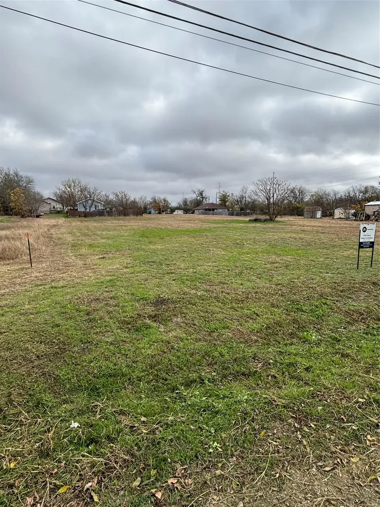 1302 Frink Street Taylor TX 76574