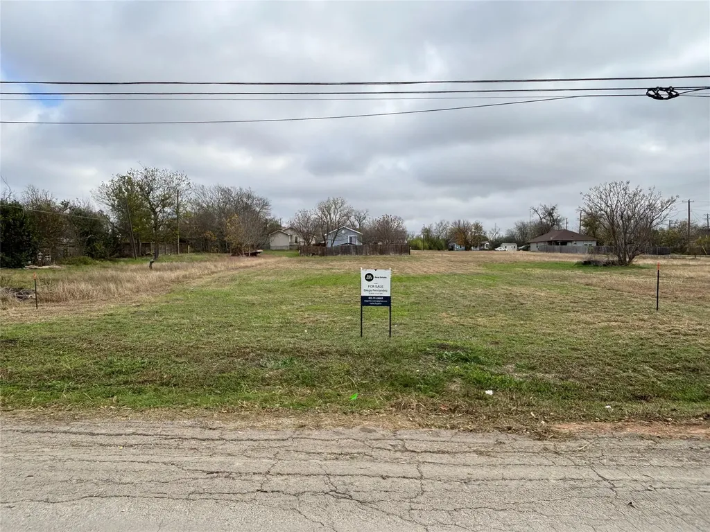 1302 Frink Street Taylor TX 76574