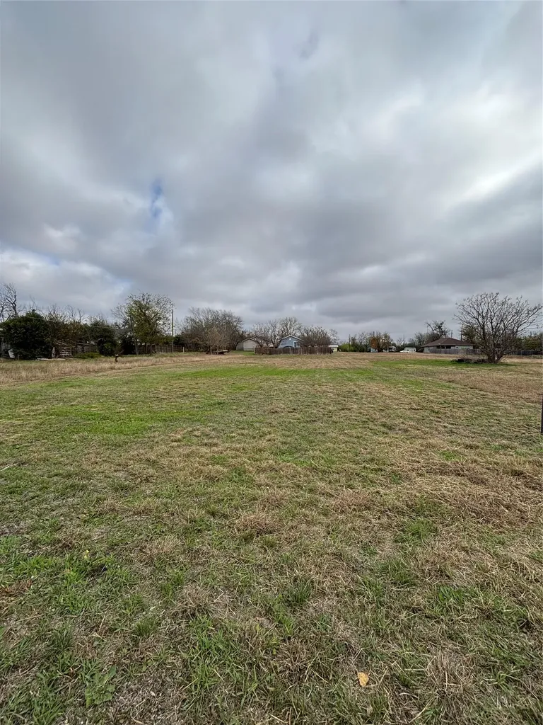 1302 Frink Street Taylor TX 76574
