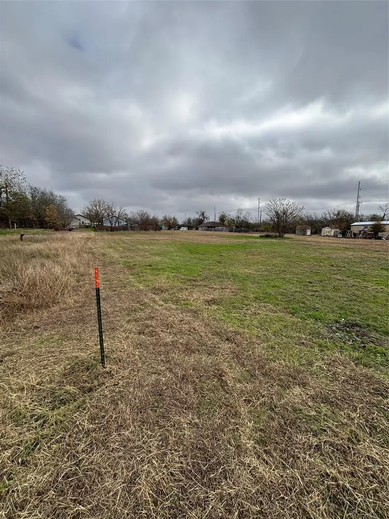 1302 Frink Street Taylor TX 76574