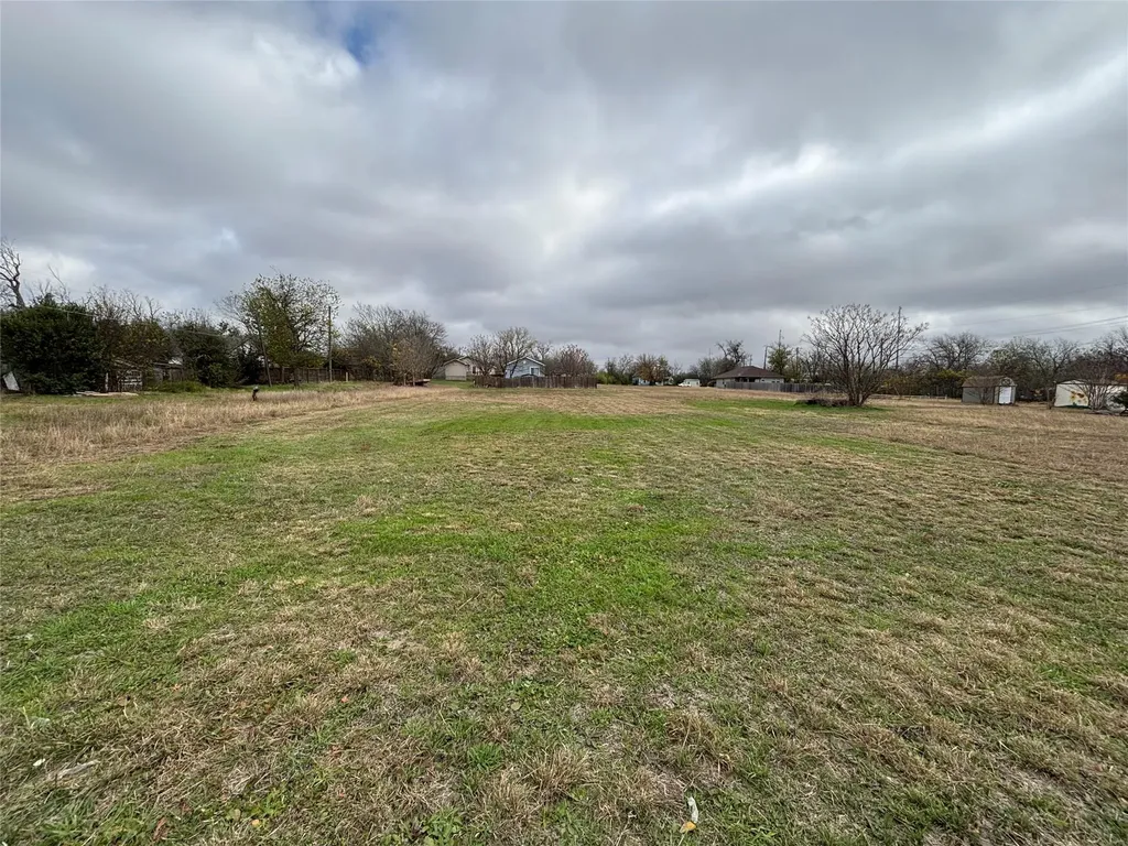 1302 Frink Street Taylor TX 76574