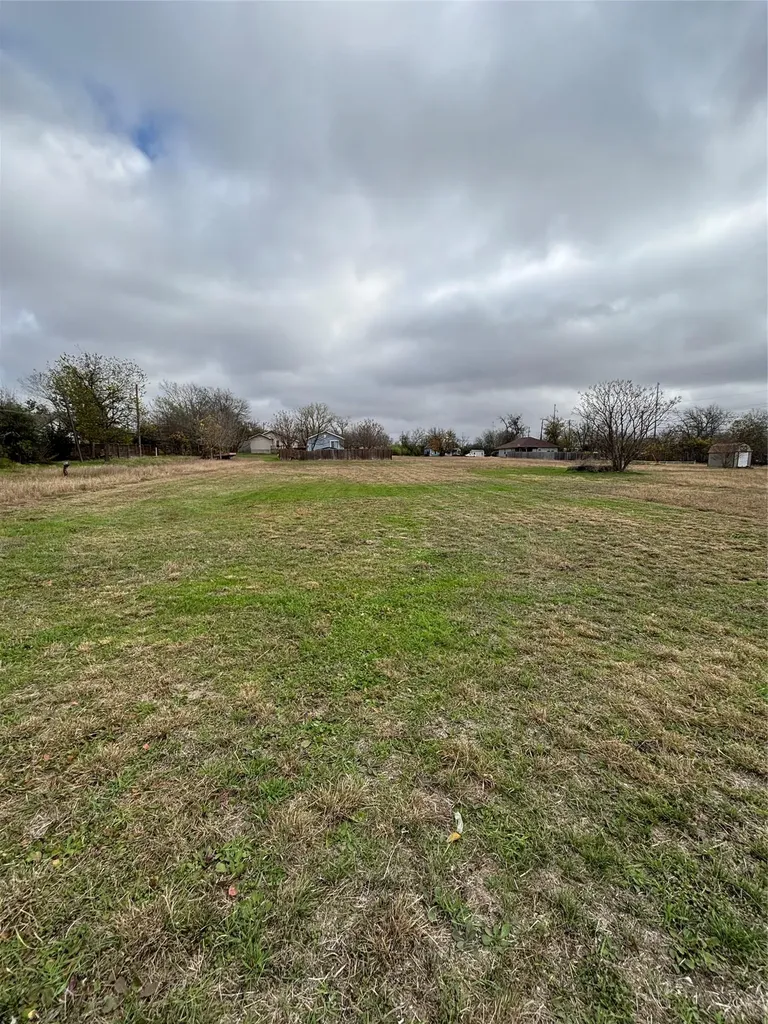 1302 Frink Street Taylor TX 76574