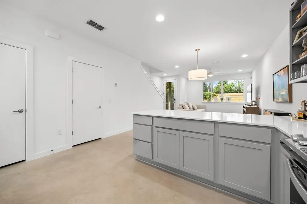 814 N Bluff Drive Austin TX 78745