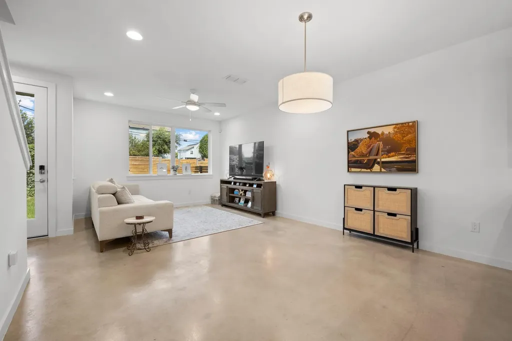 814 N Bluff Drive Austin TX 78745