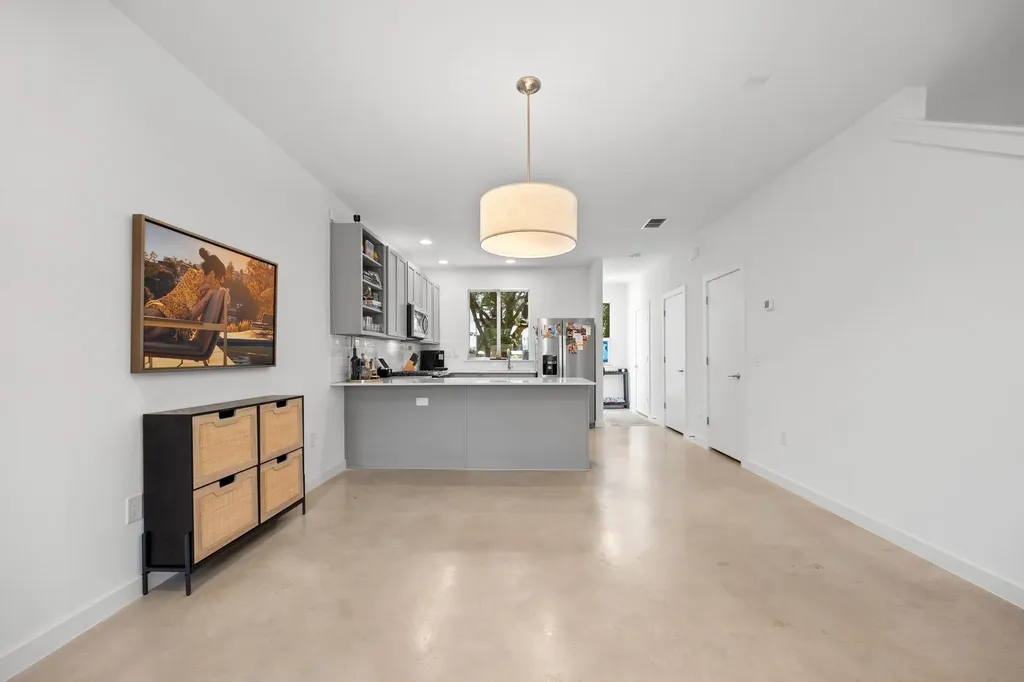 814 N Bluff Drive Austin TX 78745