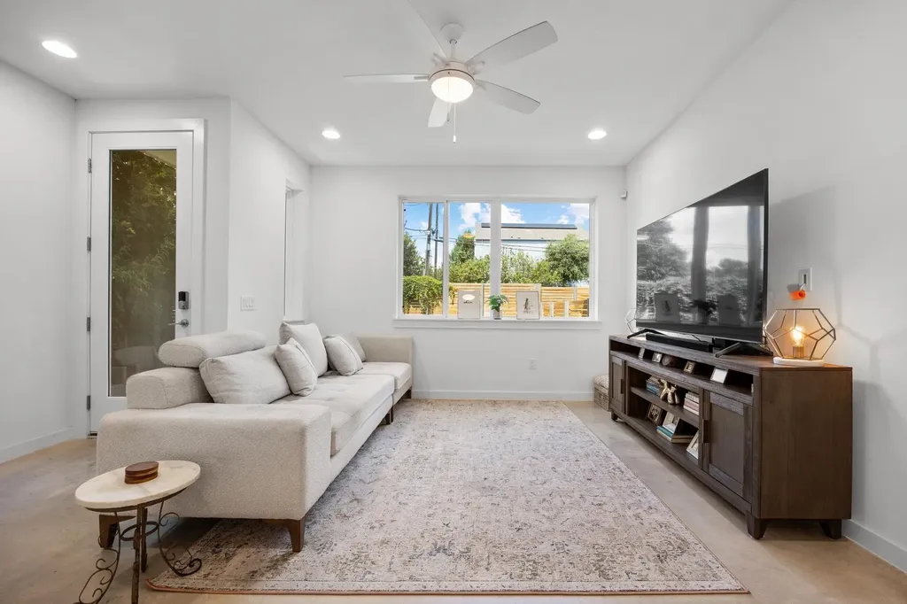 814 N Bluff Drive Austin TX 78745
