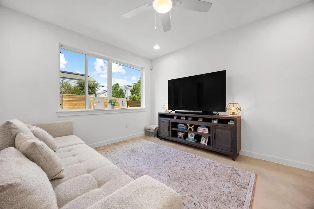 814 N Bluff Drive Austin TX 78745