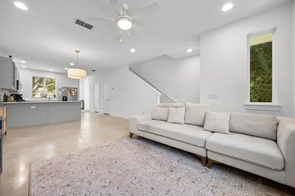 814 N Bluff Drive Austin TX 78745