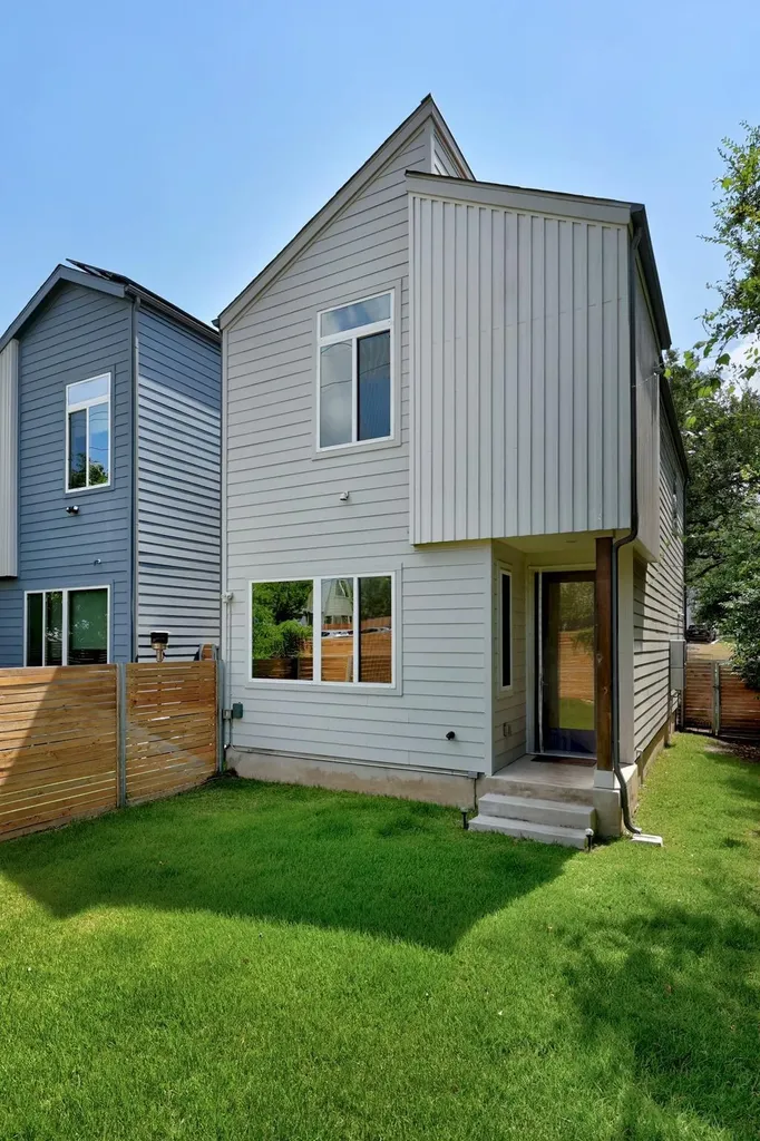 814 N Bluff Drive Austin TX 78745