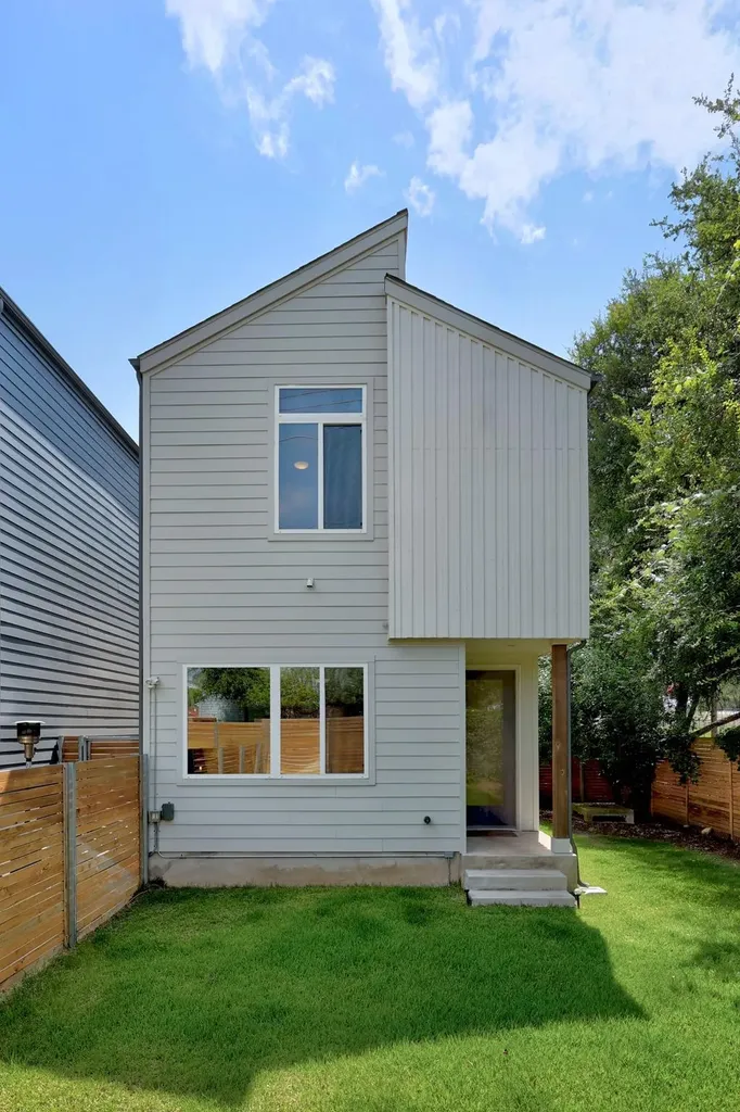 814 N Bluff Drive Austin TX 78745