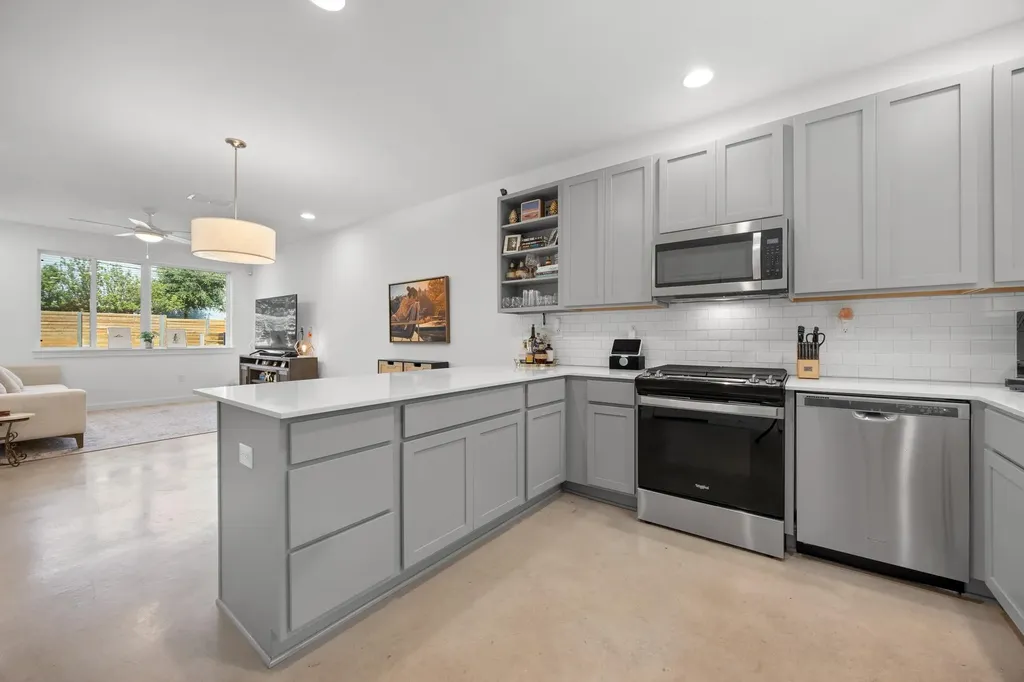 814 N Bluff Drive Austin TX 78745